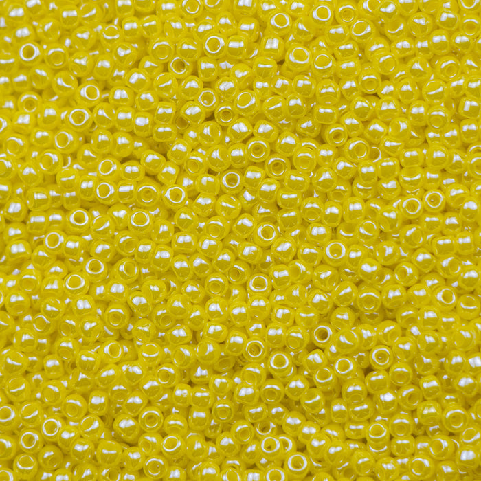 11/0 TOHO Seed Bead - Opaque-Lustered Dandelion