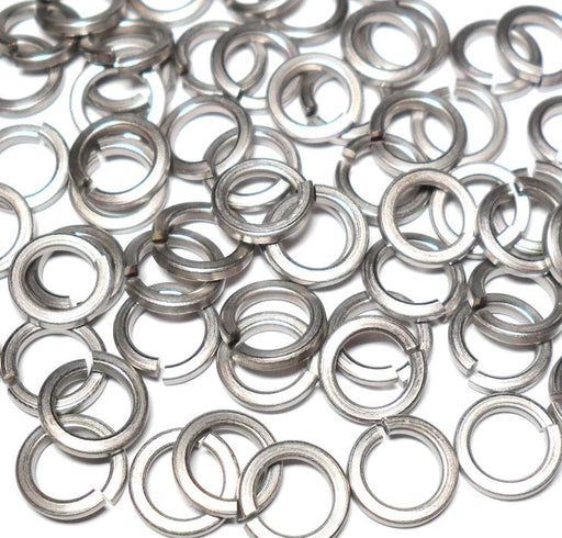 18swg (1.2mm) 3/16in. (5.08mm) ID Square Etched Titanium Jump Rings