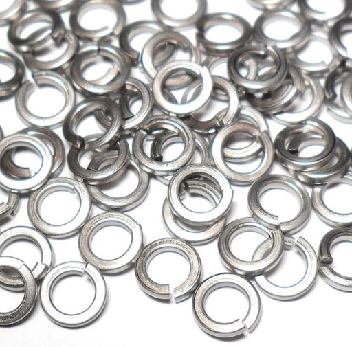 18swg (1.2mm) 5/32in. (4.08mm) ID Square Etched Titanium Jump Rings
