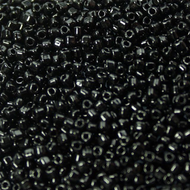 Miyuki 10/0 TRIANGLE Beads - Black